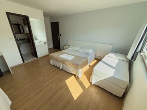 Chambre Standard double, 1 lit double | Minibar, rideaux d’obscurcissement, fer et planche à repasser