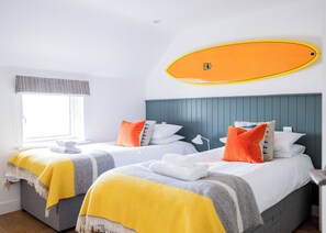 4 habitaciones, decoración personalizada y muebles diferentes 