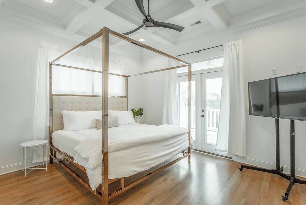 3 bedrooms, iron/ironing board, WiFi, bed sheets
