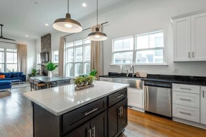 Unclassified image, 3 of 50, button