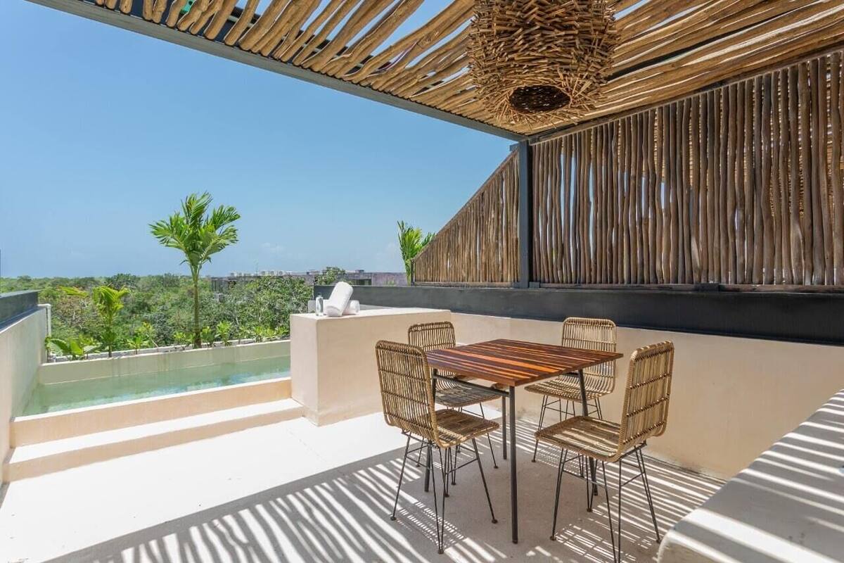 Private pool
