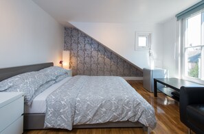 7 slaapkamers, een strijkplank/strijkijzer, wifi, beddengoed