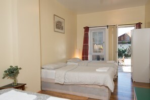 7 chambres, fer et planche à repasser, Wi-Fi, draps fournis