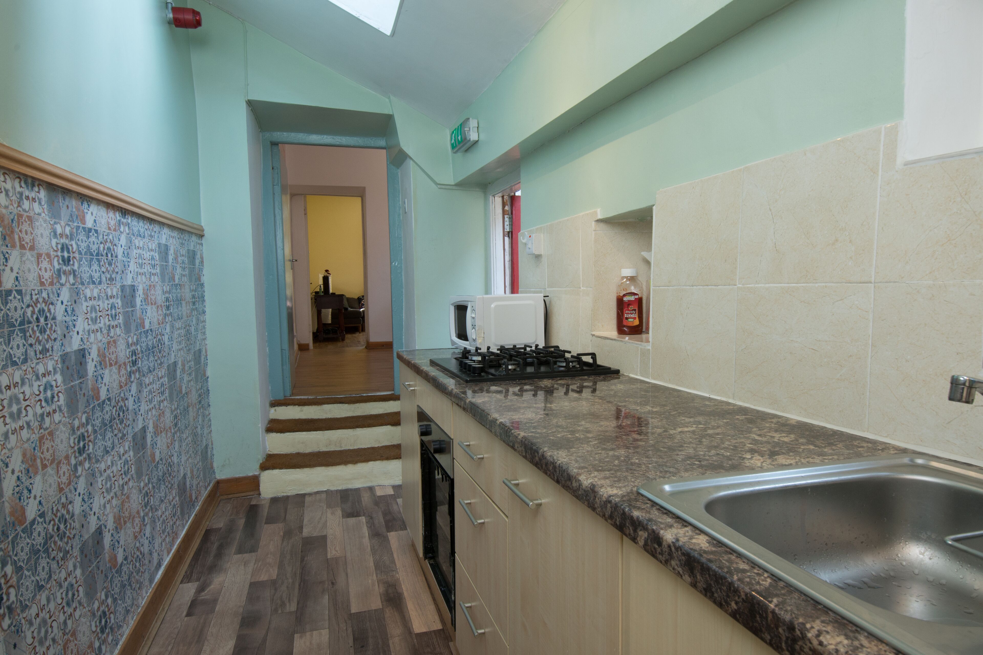 Microwave, cookware/dishes/utensils