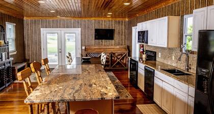 Beautiful Private Updated Farmhouse