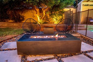 Property grounds - Super Bowl Retreat - Central Phx! Walkable to Food, Entertainment (Phoenix)