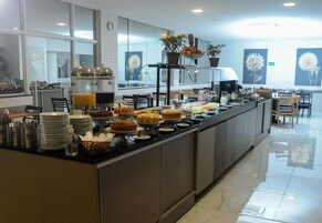 Desayuno bufé gratuito y diario