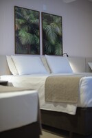 Habitación ejecutiva doble | Espacio para trabajar con un portátil, wifi gratis, ropa de cama