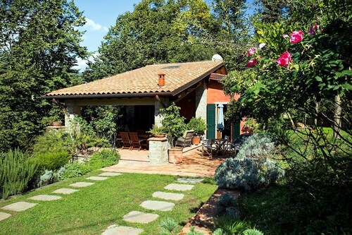 Villa with large pool (15m x 5m) in panoramic position close to Bagni di Lucca