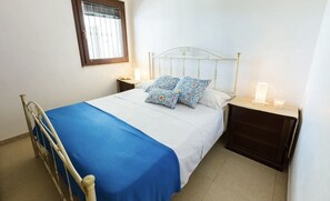 3 bedrooms, iron/ironing board, travel cot, free WiFi