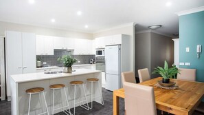 Dining - Beachfront Five - Stunning apartment a few steps from the beach (Mollymook)