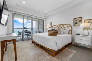 3 bedrooms, iron/ironing board, travel cot, free WiFi - Modern Oceanfront Getaway Apt. Azure – 716 (Noord)