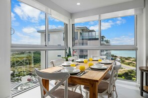 Dining - Modern Oceanfront Getaway Apt. Azure – 716 (Noord)
