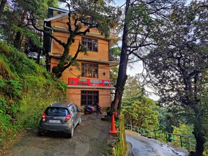Front of property -  Jakhu Vibes (Shimla)