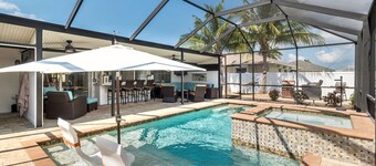 Tropical Paradise ~ enclosed heated pool with built in spa