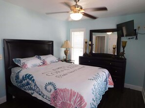 5 bedrooms, iron/ironing board, WiFi, bed sheets