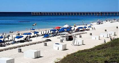 Beachfront w/Amazing Sunsets~ Pool/Hot Tub~Short Walk to Pier Park-Pets Welcome