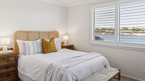 4 bedrooms, internet, bed sheets