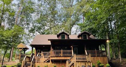Lake Cumberland Hideaway Cabin-2 miles above Jtown Marina-Boat Parking+Fire Pit!