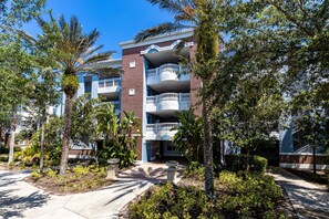 Exterior - 3 Bed Condo in Reunion Resort Backing Onto Golf Course 6 Miles to Disney (Kissimmee)
