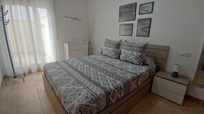 3 bedrooms, desk, iron/ironing board, free WiFi - Acogedor y Tranquilo Apartamento (Deltebre)