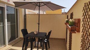 Outdoor dining - Acogedor y Tranquilo Apartamento (Deltebre)