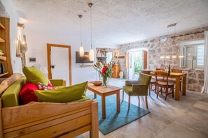 Apartment (Ferienwohnung Olive (2)) | Wohnzimmer | Fernseher