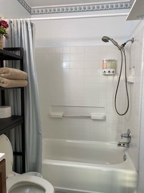 Combined shower/tub, hair dryer, towels, shampoo