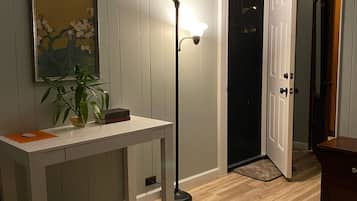 1 slaapkamer, een strijkplank/strijkijzer, reisbedje, gratis wifi