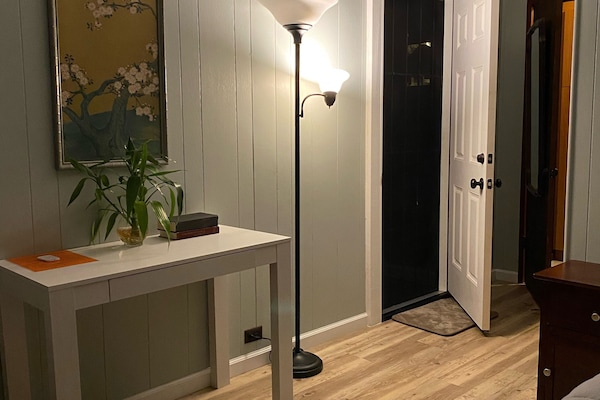 1 chambre, fer et planche à repasser, lit parapluie, Wi-Fi gratuit