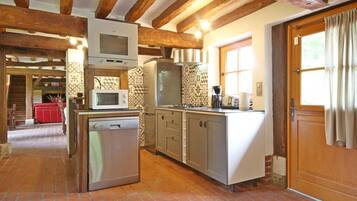 KylskÄp, mikrovÄgsugn, ugn och spishÀll