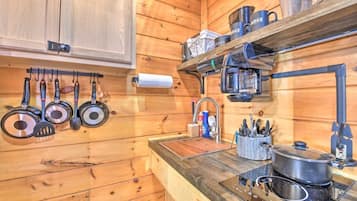 Fridge, microwave, oven, coffee/tea maker