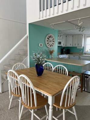 Dining - Sweet Carolina Cottage (Ocean Isle Beach)