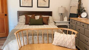 3 bedrooms, desk, iron/ironing board, travel crib