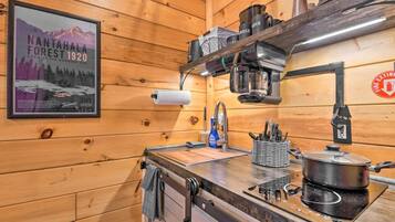 Fridge, microwave, oven, coffee/tea maker