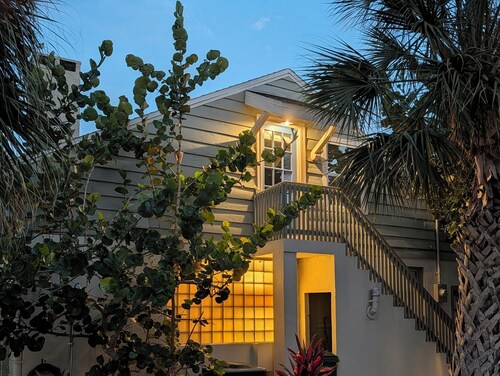 Cozy Cabana ....walk to the beach and St Armand's Circle!