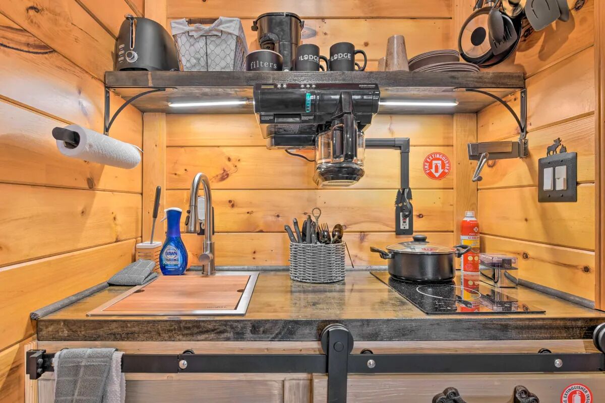 Fridge, microwave, coffee/tea maker, toaster