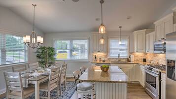 Fridge, microwave, stovetop, dishwasher