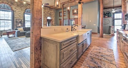 Beautiful Downtown Home - 2 Blks from Lake