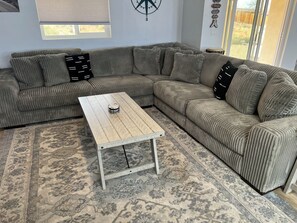 Smart-TV, Kamin, Bücher