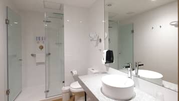 Superior Room, 1 King Bed, Terrace | Bathroom