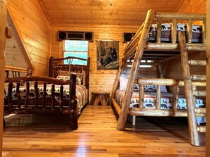 3 多间卧室、办公桌、熨斗/熨衣板、旅行婴儿床