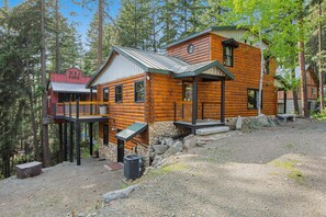Exterior - Woodland Home w/ Great Game Room, Deck, W/D & Forest View - Near Cle Elum Lake (Ronald)