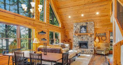 Woodland Home w/ Great Game Room, Deck, W/D & Forest View - Near Cle Elum Lake