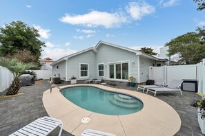 Piscina all'aperto, una piscina riscaldata