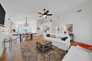 Smart TV, fireplace