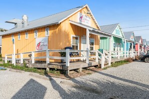 Exterior - Family-Friendly Home w/ Shared Pool, High-Speed WiFi, Washer/Dryer, & Central AC (Mexico Beach)