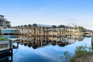 Marina - Family-Friendly Home w/ Shared Pool, High-Speed WiFi, Washer/Dryer, & Central AC (Mexico Beach)