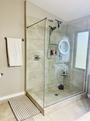 Combined shower/tub, hair dryer, towels, soap
