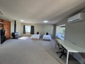 3 slaapkamers, een bureau, een strijkplank/strijkijzer, gratis wifi